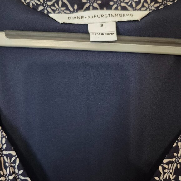 DVF Silk Chiffon  Ditzy Dress Size 8 early 2000's - Picture 5 of 9